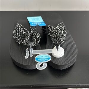 NWT Women's Black and White Flip Flops Sz 5/6